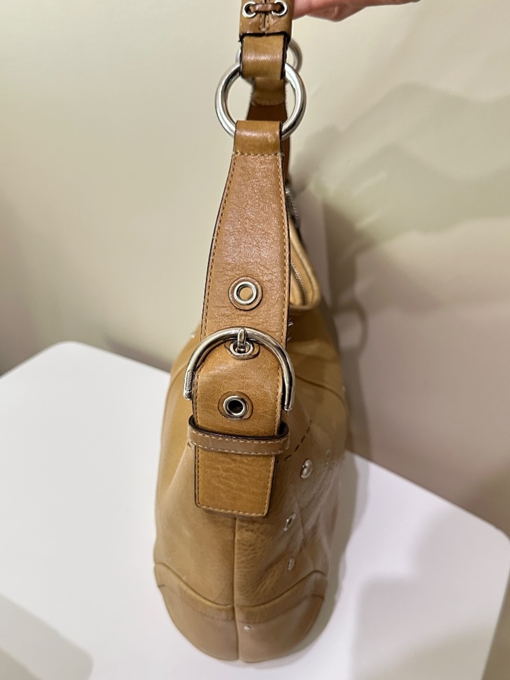 Vintage Coach Soho Studded Demi Hobo HandBag Camel Brown Leather F10932 Y2K - Picture 7 of 16